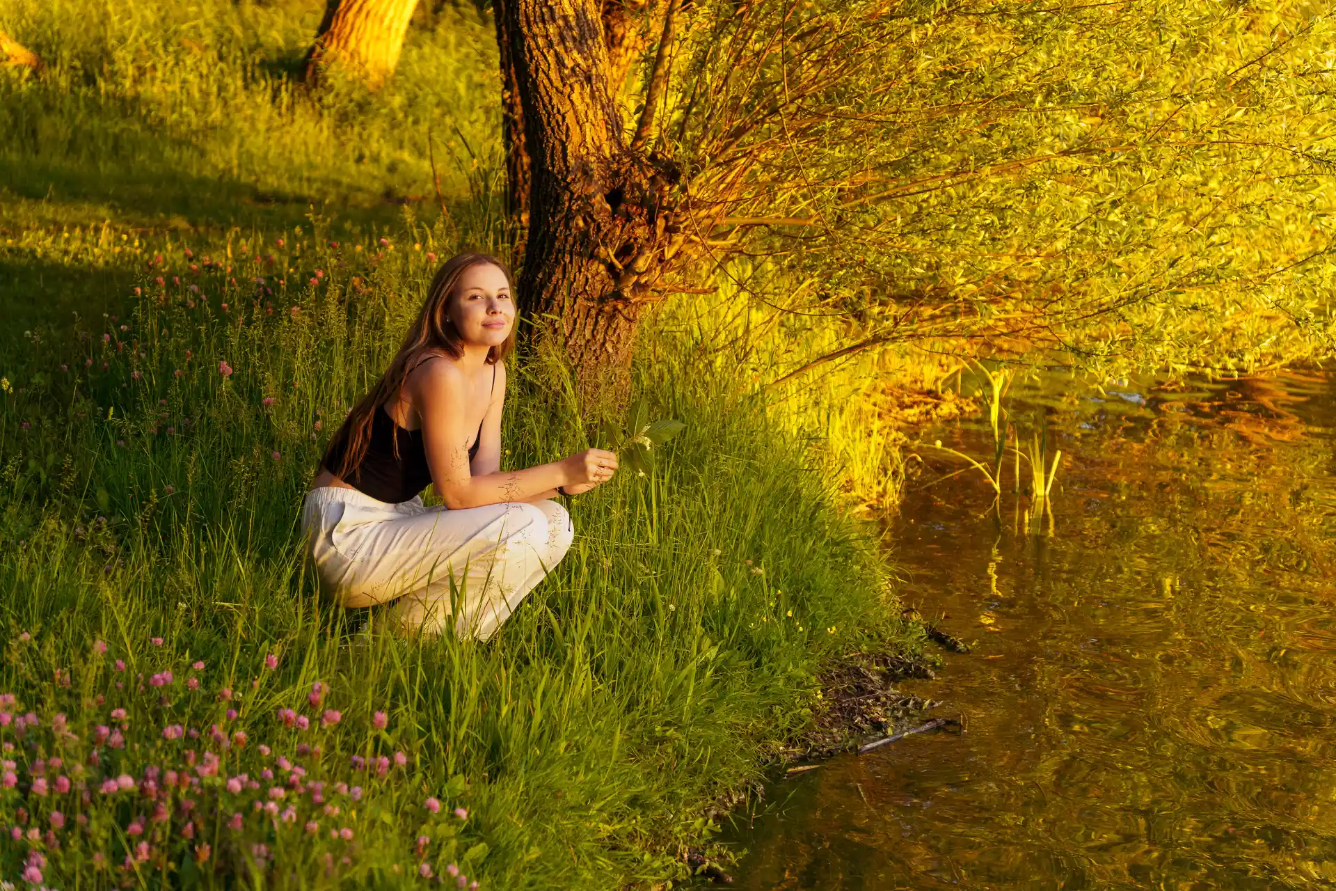 Natural light outdoor female portrait photography - Gabriel Madový